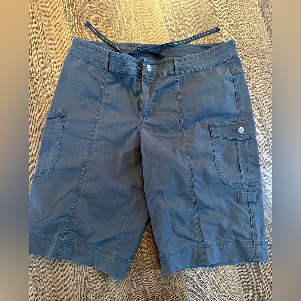 Women’s Woolrich, gray shorts, size 12 belt, loops, zipper and snap closure